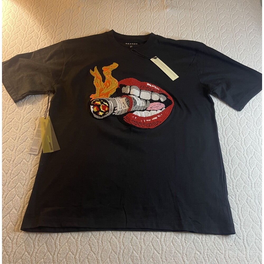 REASON Sz LARGE MEN'S GRAPIC T-SHIRT EMBROIDERED RED LIPS W/CIGAR